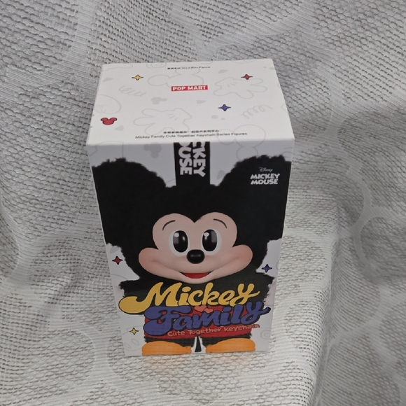 Mickey Mouse Family Keychain - Black and White - Picture 1 of 7